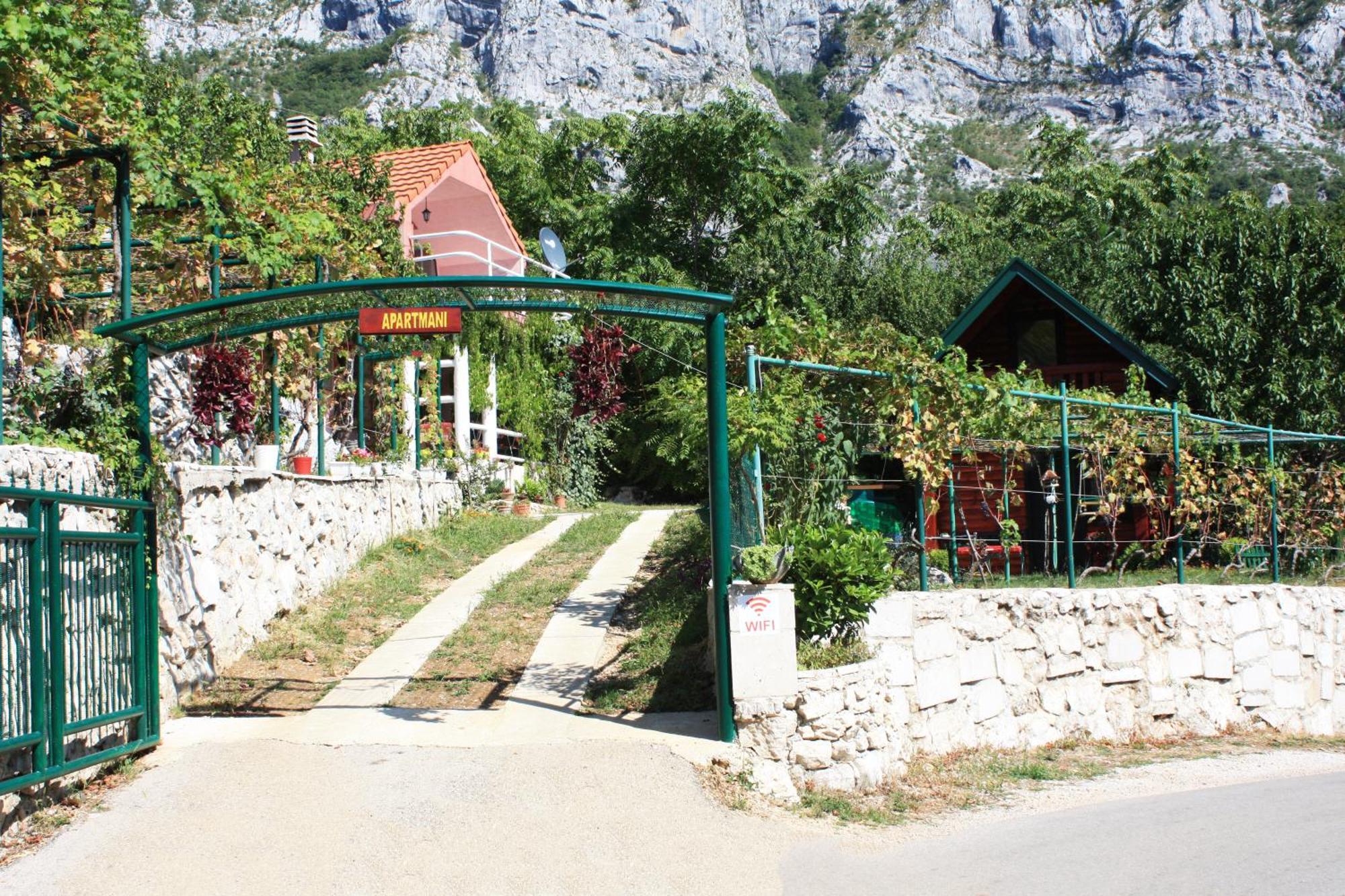 Holiday Village Ostrog Nikšić Buitenkant foto